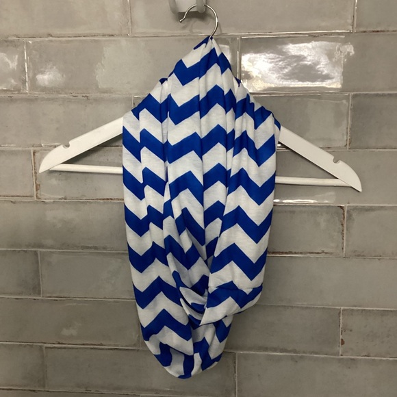 Blue & White Chevron Scarf with Zipper Pocket & Scarf Holder - Picture 2 of 11